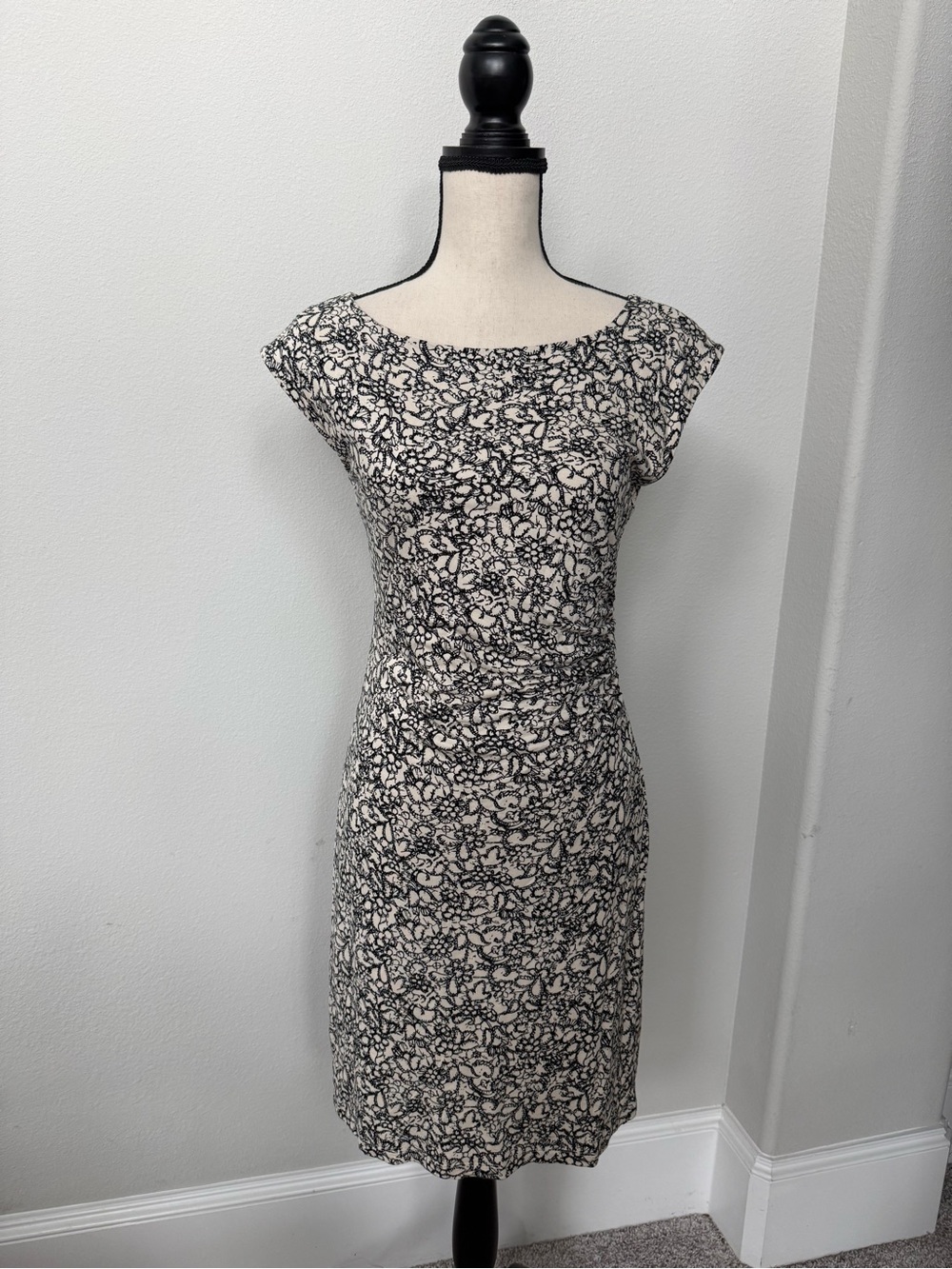 Ann Taylor Loft Floral Cap-Sleeve Sheath Dress in Black and Cream